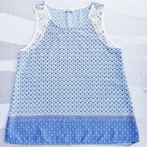 Gilli‎  Blue Print Tunic Sleeveless Lace Trim Top Feminine Size Medium